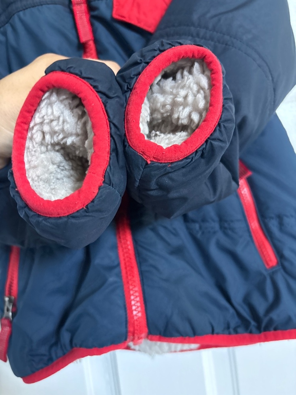 Patagonia Navy with red trimmings - Picture 2 of 4